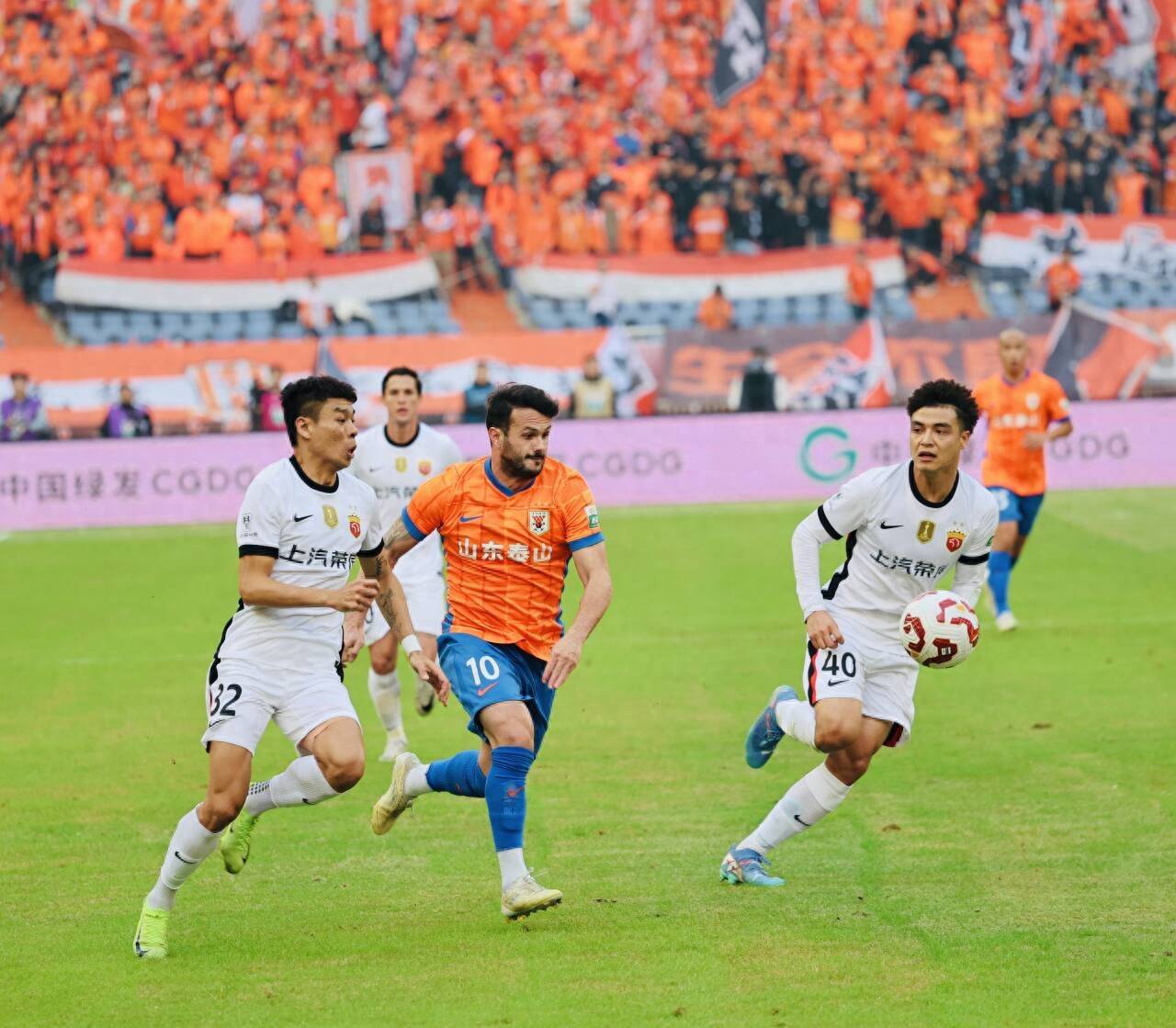 转会期武汉三镇备战足总杯，再遭质疑细节曝光，压力陡增，训练强度明显提升的简单介绍