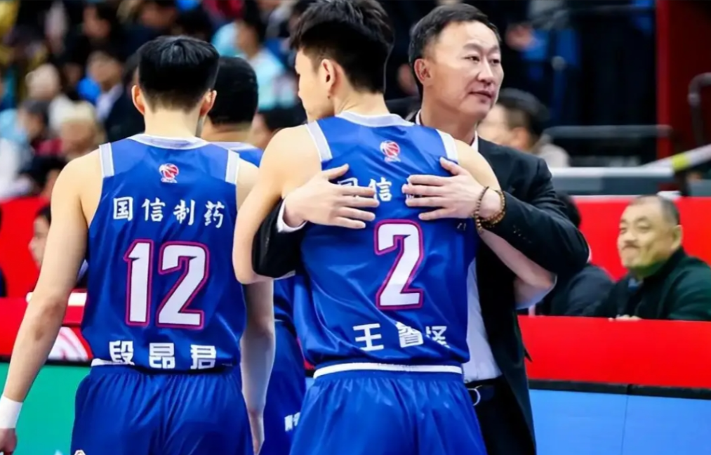 今夜山东男篮调整名单以备CBA季后赛,完成体检环节打磨,赛场秩序良好,临场指挥获称赞的简单介绍 今夜山东男篮调整名单以备CBA季后赛,完成体检环节打磨,赛场秩序良好,临场指挥获称赞的简单介绍