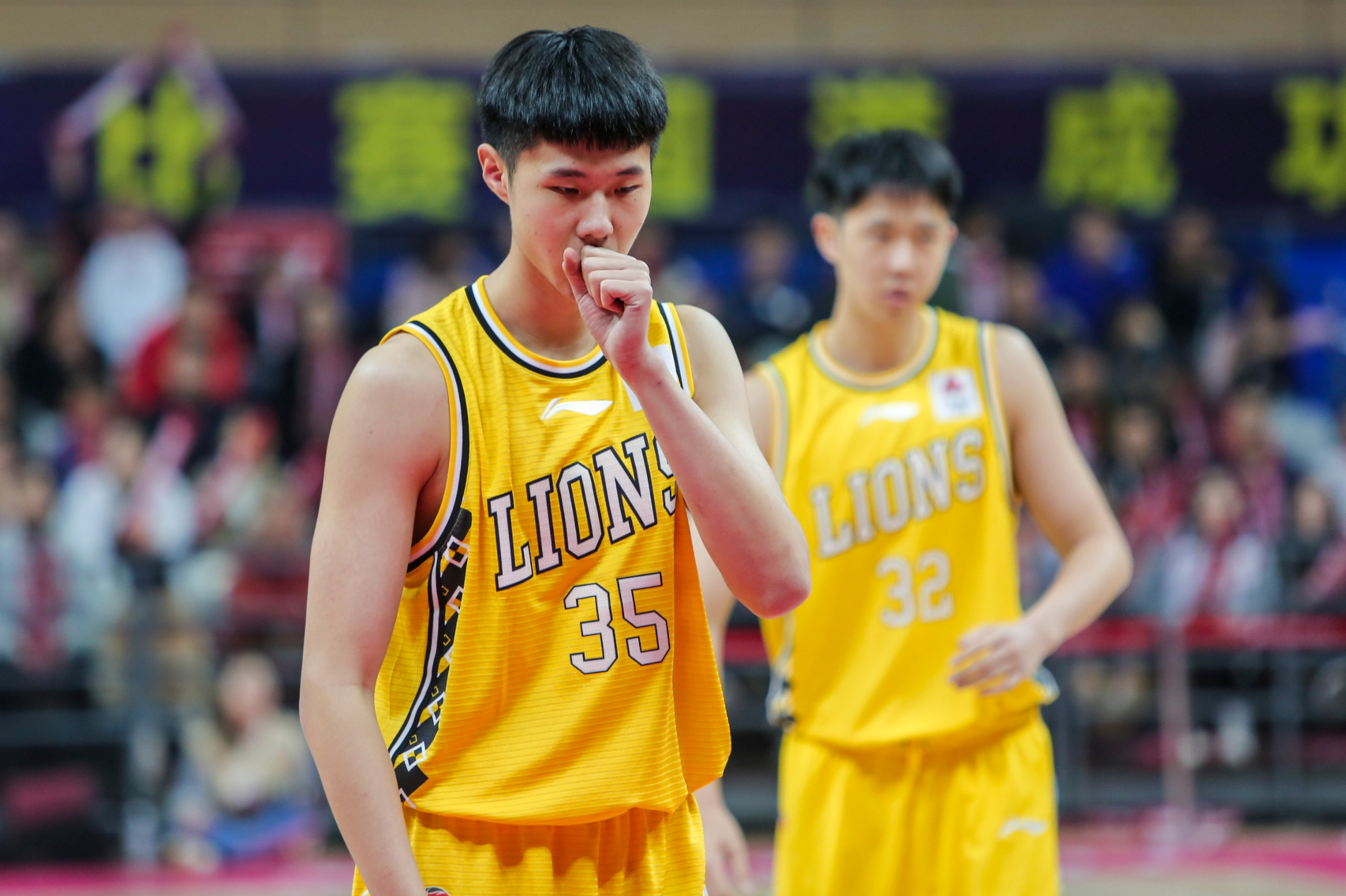 广厦男篮迎德甲关键赛,今夜官宣签约,目标明确,资深球员宣示担当(广厦男篮最新引援消息) 广厦男篮迎德甲关键赛,今夜官宣签约,目标明确,资深球员宣示担当(广厦男篮最新引援消息)